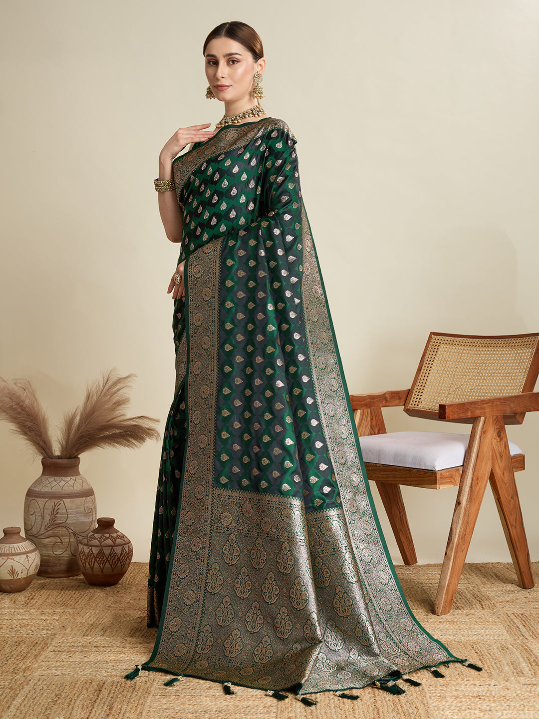 Green Soft Silk Saree with Zari Weaving & Designer Blouse – Wedding & Party Wear