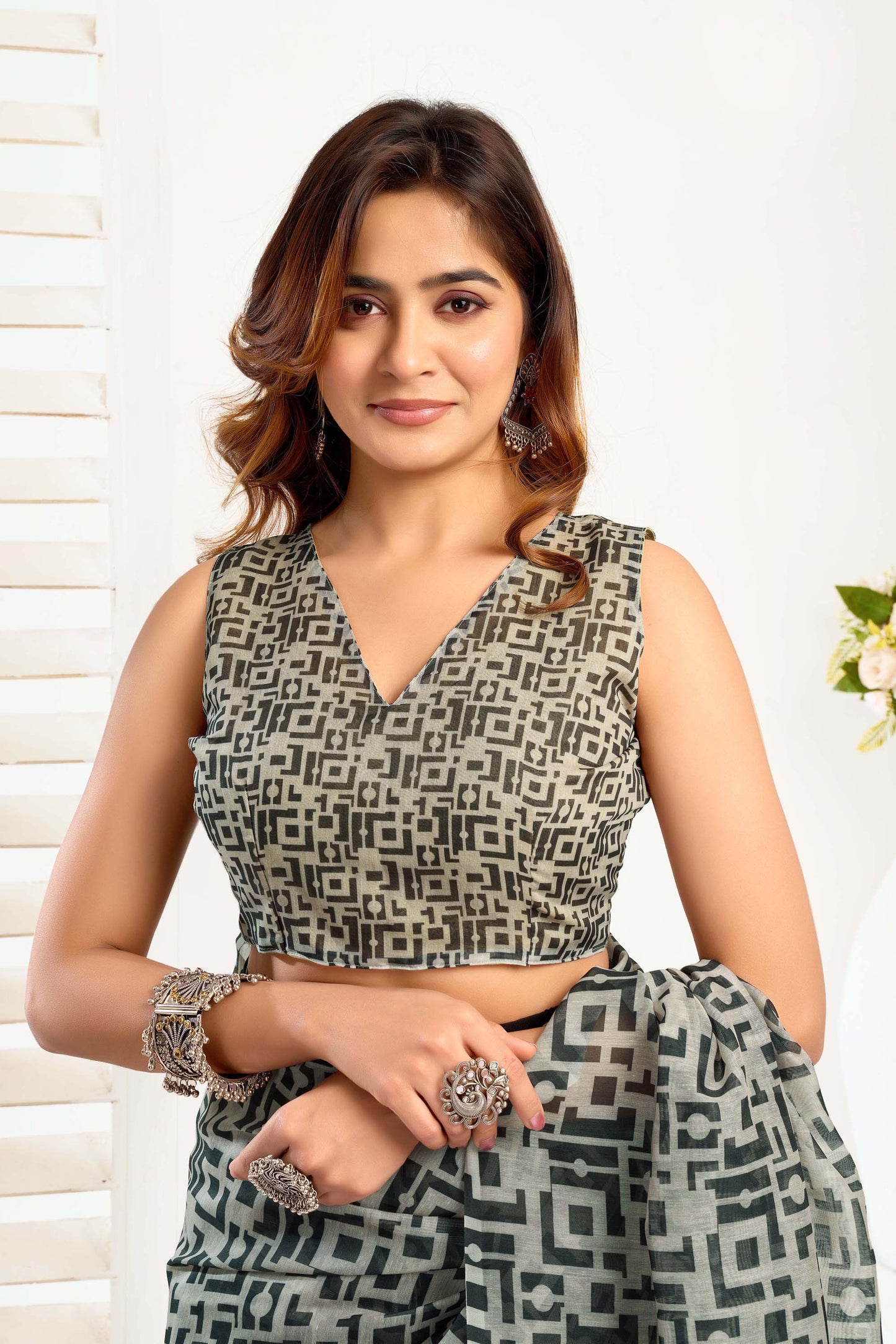 Ready-to-Wear Saree – Grey Linen with Pocket | Anarkalion