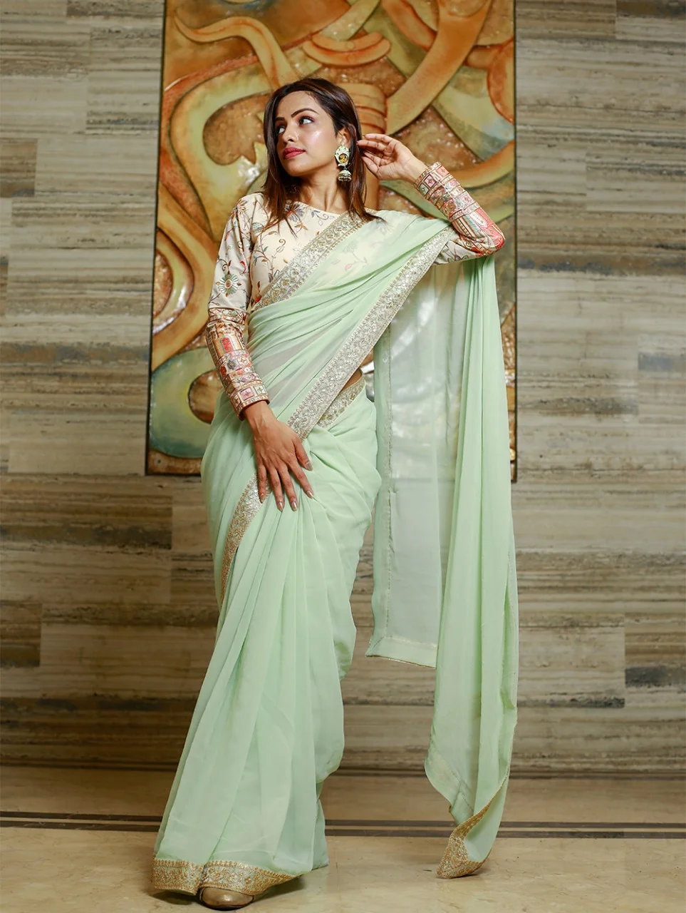 Pista sparkle blooming faux georgette plain saree